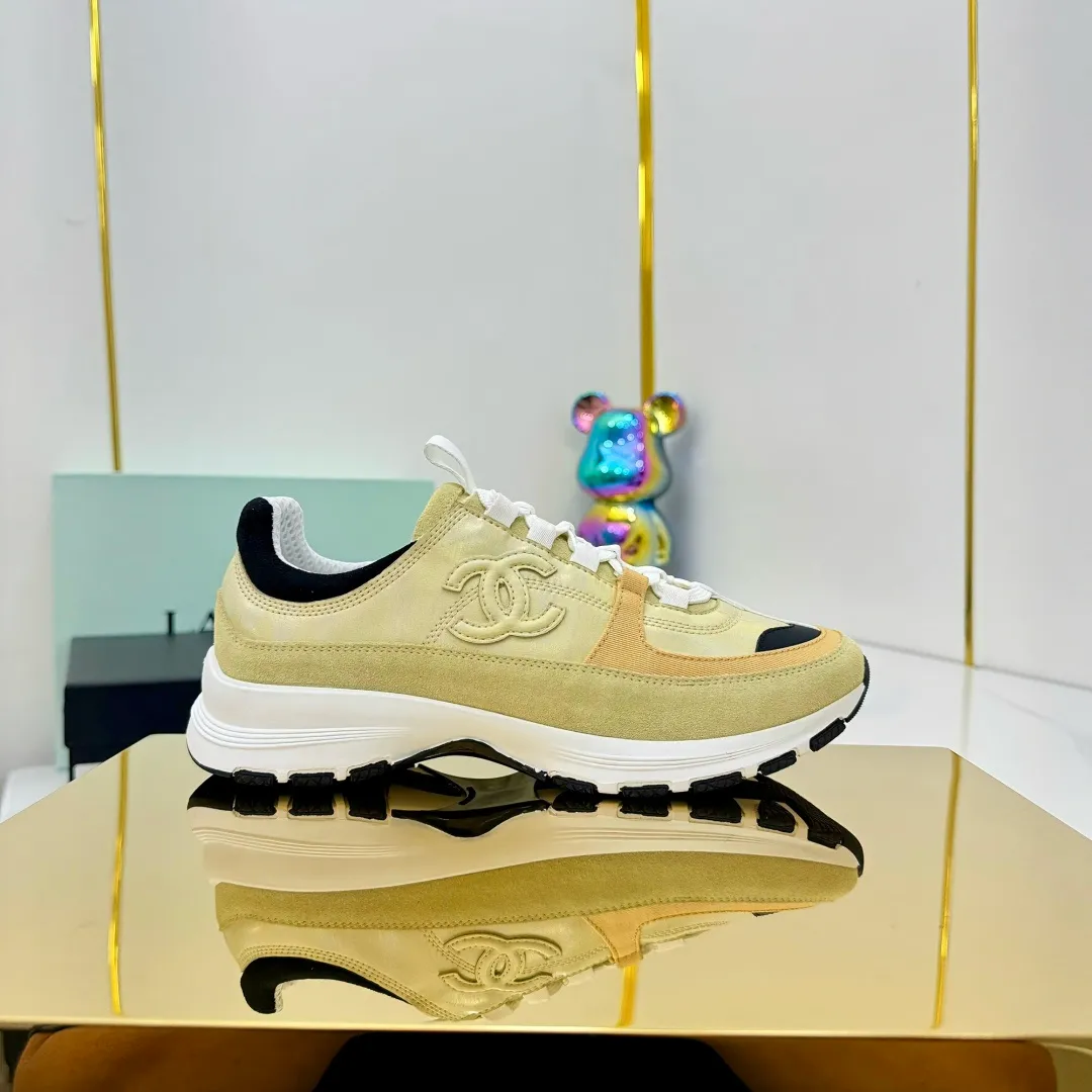 👟👟Ex-factory price 600👟👟High quality! ! ! CHANEL Chanel 25A latest thick-soled casual sports shoes. The counter is synchronized. The counter is very popular. It is a shoe that is very difficult to buy. The most popular thick-soled casual shoes on the Internet. As you can imagine, the most popular thick-soled casual shoes can not be missed. It has both good looks and comfort. Simple and versatile. The thick sole increases the height and is super versatile. Whoever wears it will look better. Upper: cowhide stitching. Lining: breathable mesh. Outsole: TPU original outsole. Size: 35-41 👉